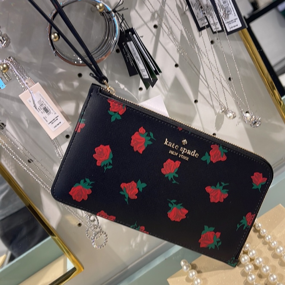 Kate Spade Lucy Medium L-Zip Wristlet
COLOR:
Black Multi
NWT - Picture 13 of 16